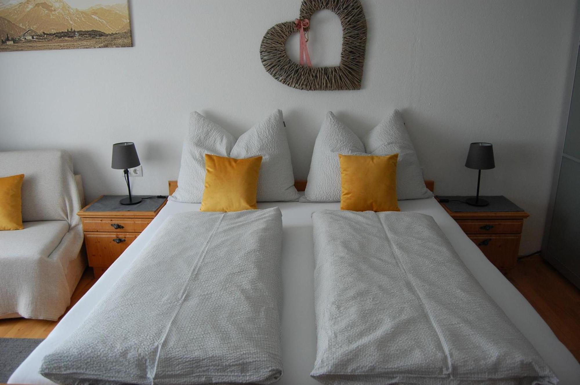 Haus Hager Bed and Breakfast Schlitters Exteriör bild