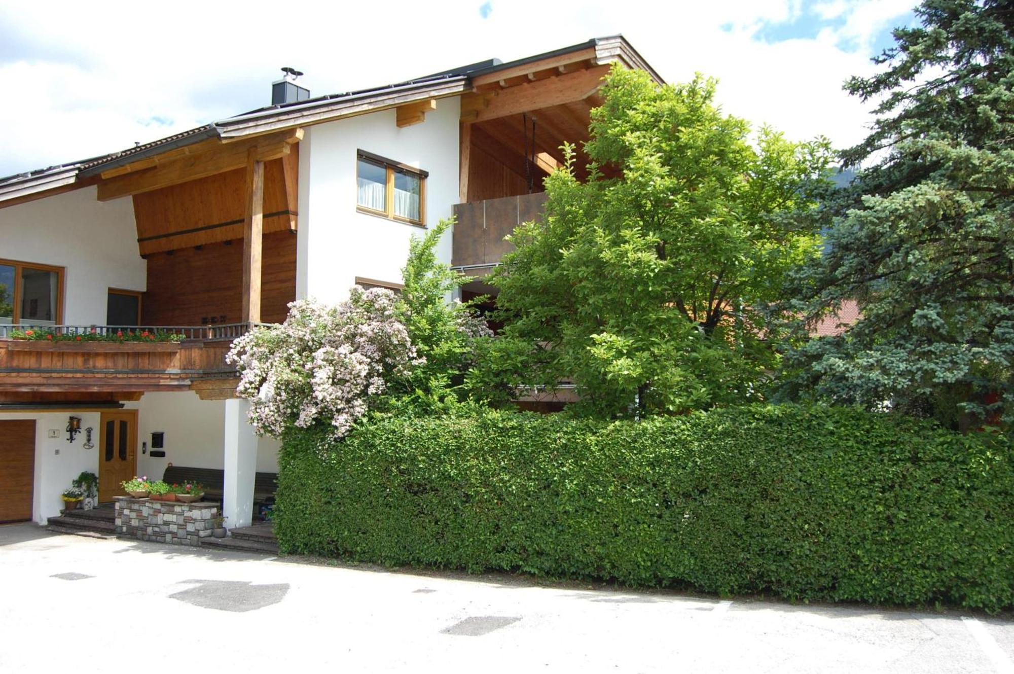 Haus Hager Bed and Breakfast Schlitters Exteriör bild